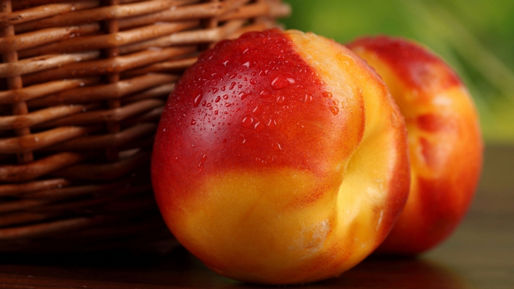 桃子一股清新的味道而且还有一种比蜂蜜都要甜的汁水