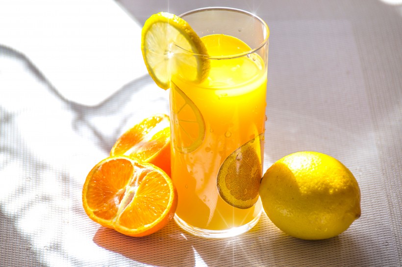 维C特别丰富的橙汁图片
