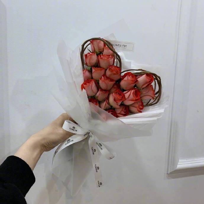 一组超美的玫瑰花做的爱心花束
