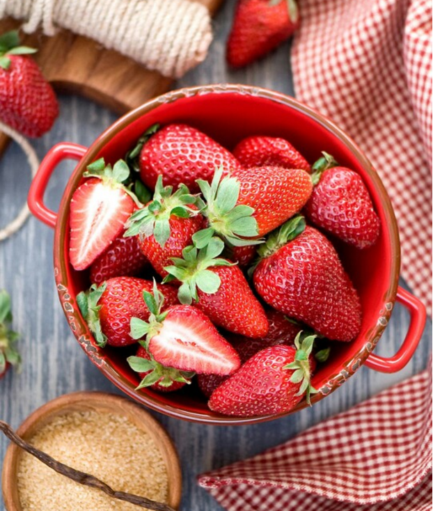 草莓酸酸甜甜的，营养丰富