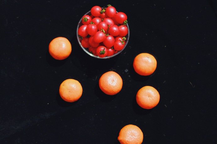 一组酸酸甜甜的小番茄图片