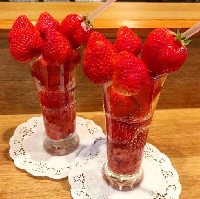 完莓演绎、演绎莓丽的红红的草莓