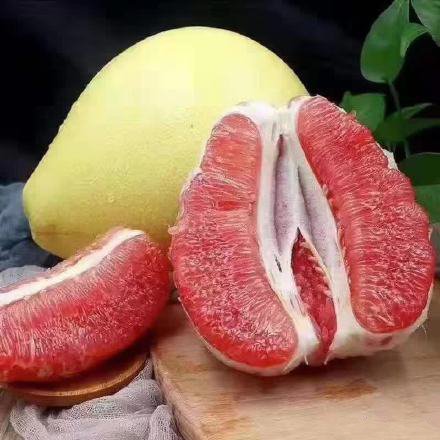一组酸甜好吃的红心柚图片