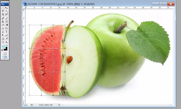 创意合成，设计一款把苹果变成“苹果西瓜”的奇幻画面
