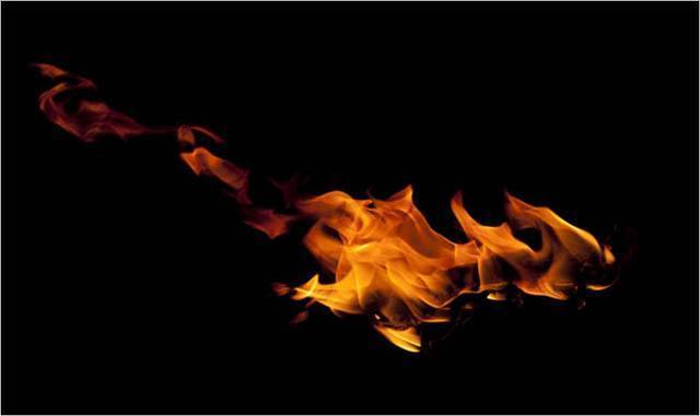 火焰人像，把斯嘉丽的照片制作成火焰燃烧的样子