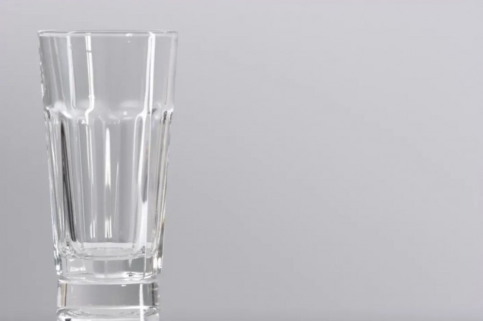 抠玻璃，通过PS抠出通透感的玻璃杯