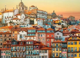 一组葡萄牙波尔图的古老建筑图片
