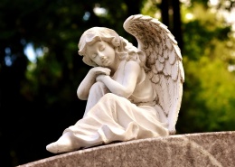 形态各异的天使雕像图片(15张)