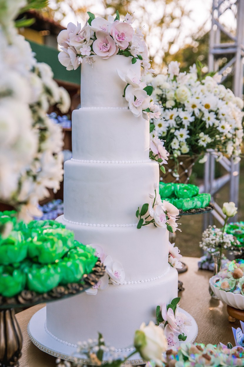 温馨的婚礼蛋糕图片