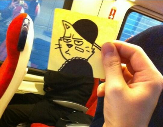 一個插畫師在火車上的自娛自樂！
