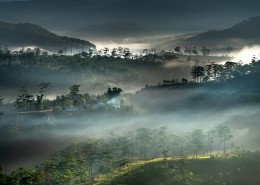 云雾缭绕的村庄图片(9张)