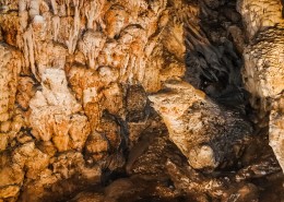千姿百态的地下溶洞风景图片(18张)