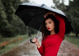 撑着雨伞的女孩图片(11张)