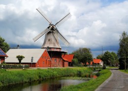高大实用的荷兰风车图片(14张)