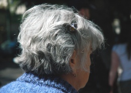 白发苍苍的老妇人图片(16张)