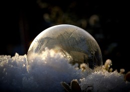 白色透明冰冻的泡泡图片(19张)