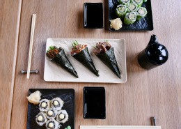 盘子里的寿司图片(12张)