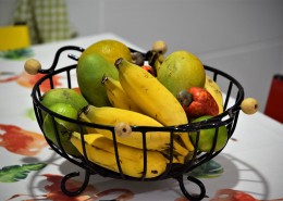 铁篮子里的水果图片(10张)