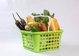 购物篮里装满了蔬菜水果图片(10张)