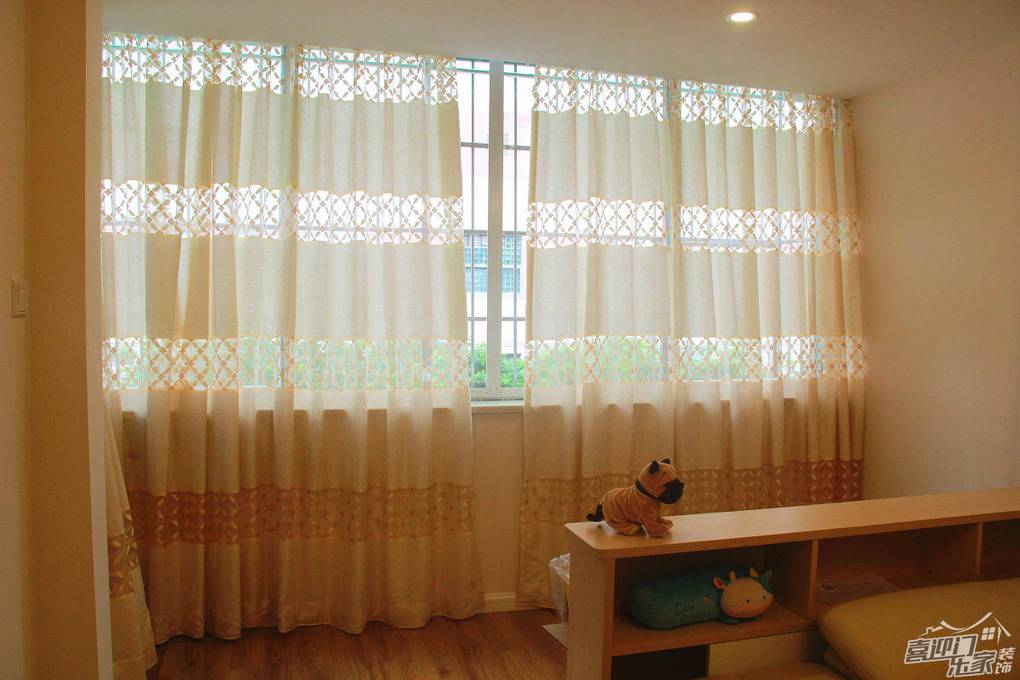 简约客厅窗帘设计案例