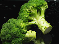 绿色新鲜的西兰花蔬菜图片