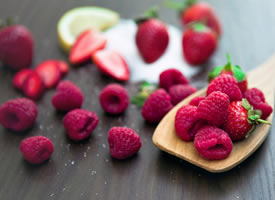 树莓又名覆盆子 酸甜可口，营养丰富