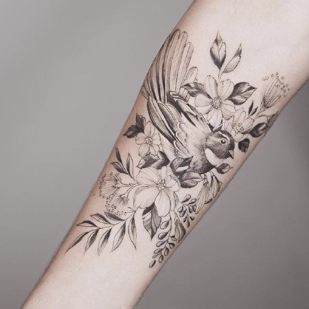 小臂素花纹身 女生素色花朵纹身图