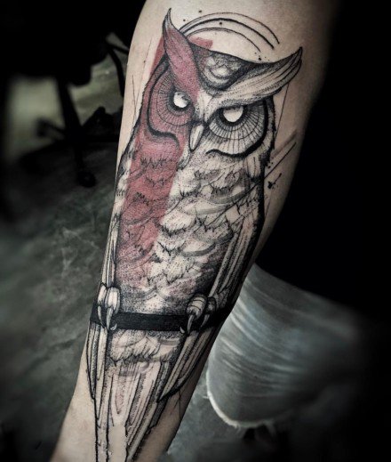 手臂上好看的暗黑貓頭鷹紋身圖案
