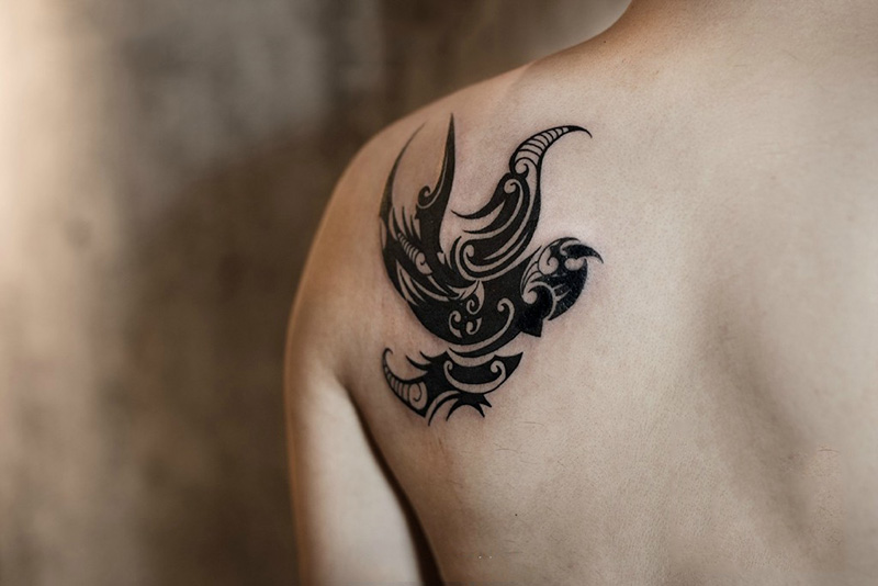 肩膀燕子纹身图片 燕子刺青团(3)