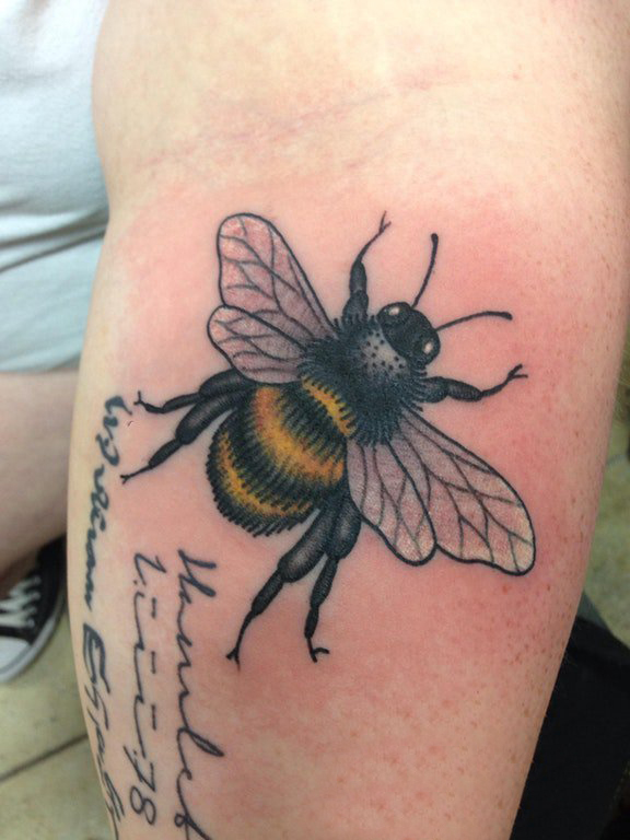蜜蜂纹身好看 蜜蜂刺青纹身效果图(2)