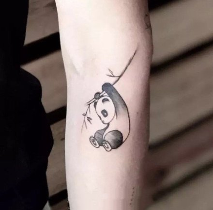 熊猫的一组创意小纹身图案(3)