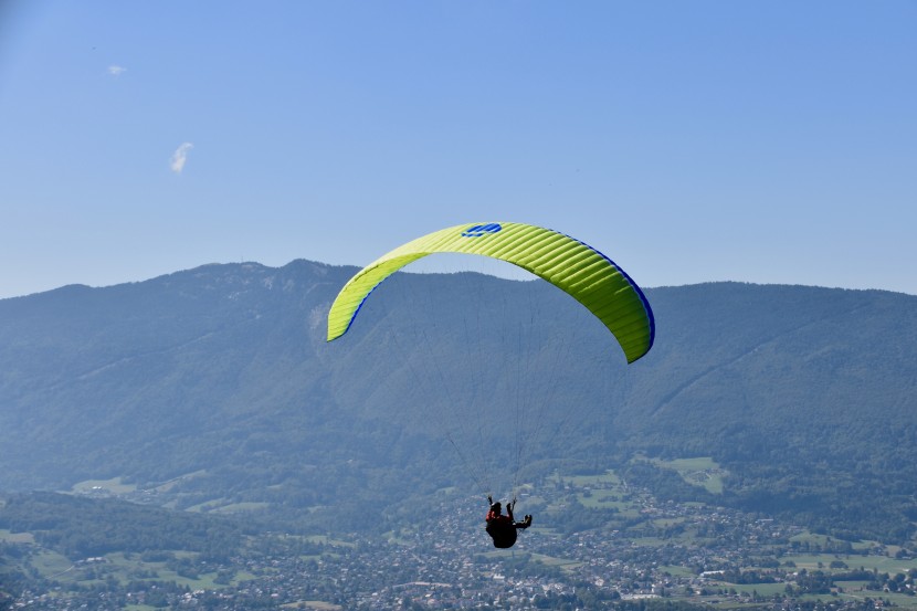 流行刺激的滑翔伞运动图片