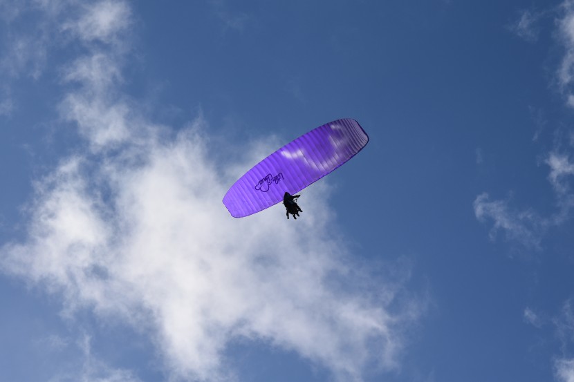 流行刺激的滑翔伞运动图片