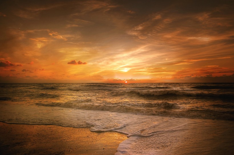 唯美的海滩落日风景图片