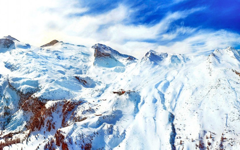 冬季雪山风景图片