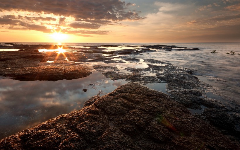 美丽的夕阳海景图片