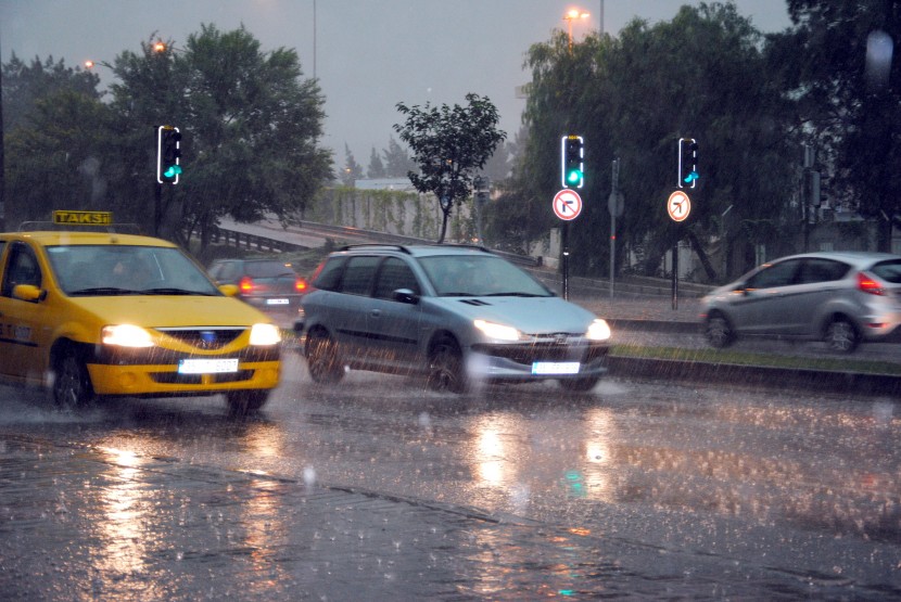 倾盆的大雨图片