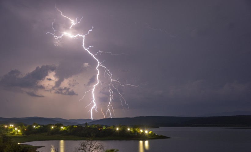 狂暴震撼的雷霆閃電風(fēng)景圖片