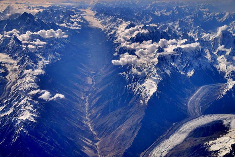 鸟瞰昆仑山风景图片