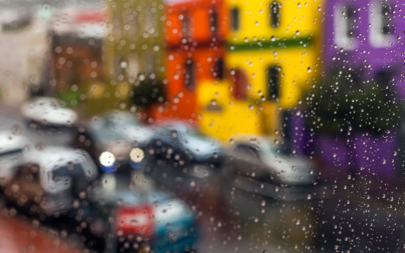 窗外的雨风景图片