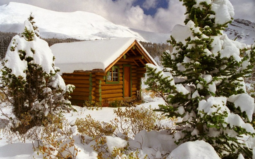 雪中小木屋圖片