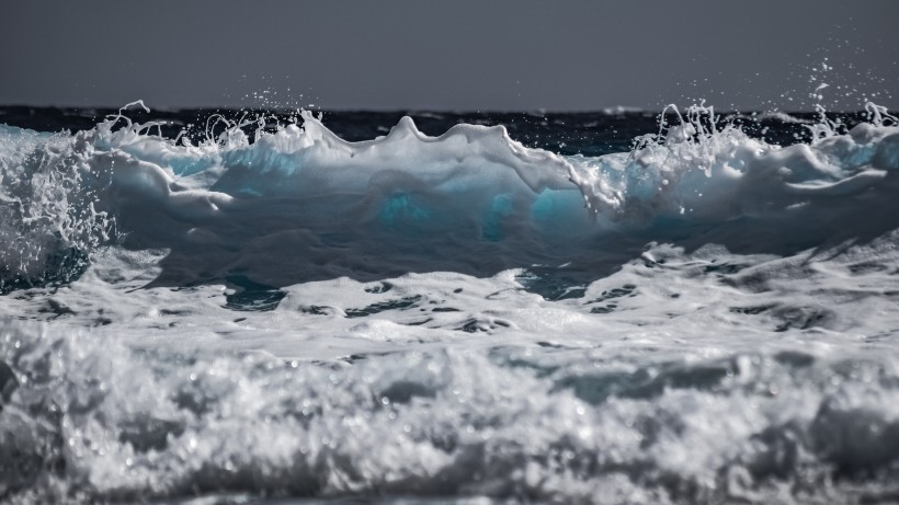 波濤洶涌的海浪風景圖片