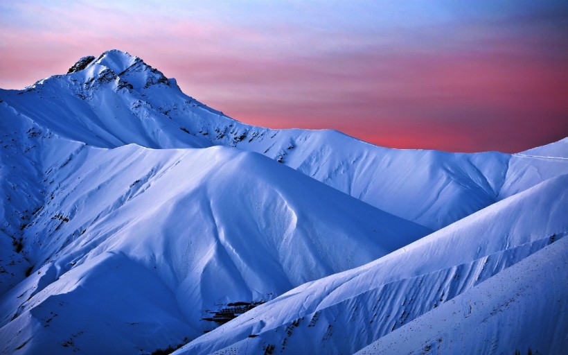 冬季雪山风景图片