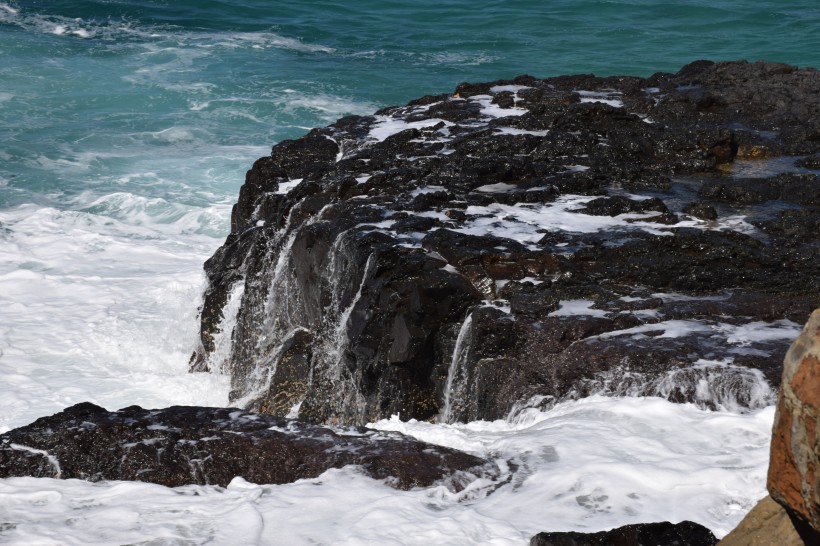 波涛汹涌的大海海浪风景图片