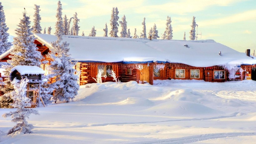 雪中小木屋圖片