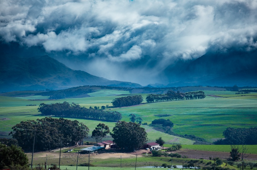 美麗高山平原風(fēng)景圖片