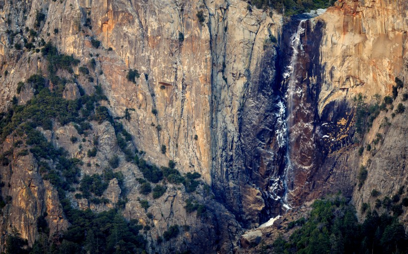 山丘河流风景图片