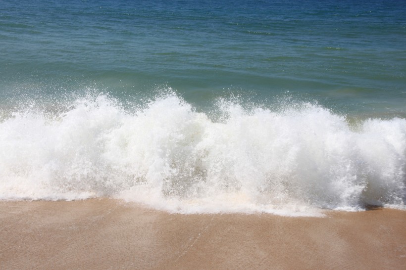 波濤洶涌的大海海浪風景圖片