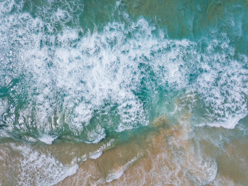 洶涌的海浪風景圖片