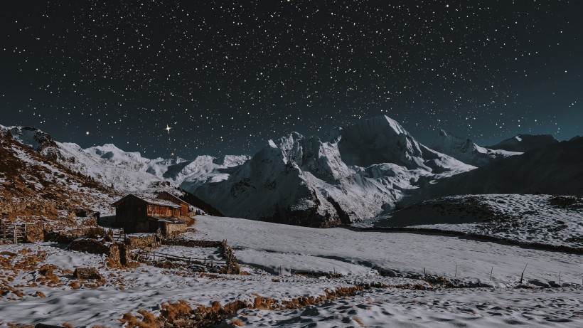 雪中小木屋风景图片